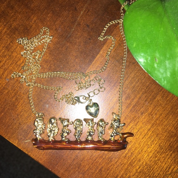 Adorable Necklace Disney “The Seven Drawfs “ - Picture 3 of 4